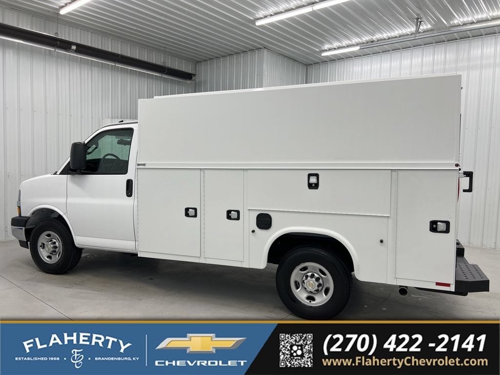 2026 Chevrolet Express Cutaway 3500 — detail view